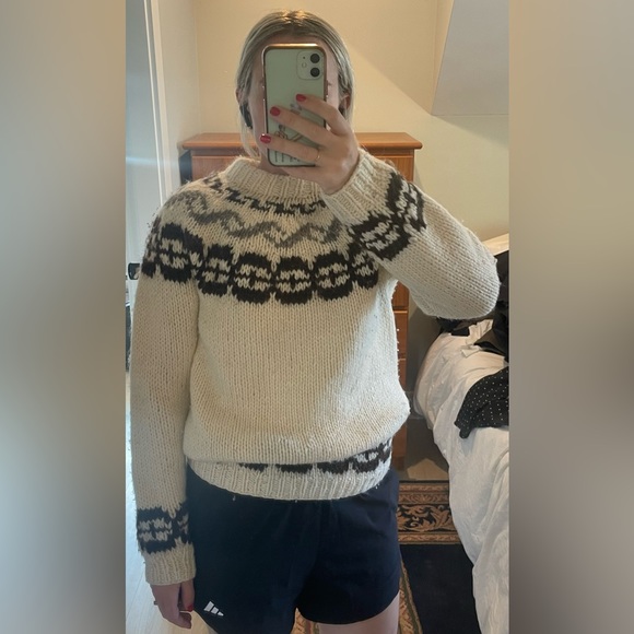 Icelandic Wool Fisherman Sweater - Picture 4 of 4